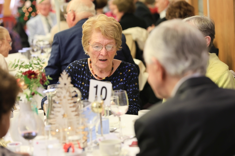 UniAlumni-2003800.jpg (0.3 MB)