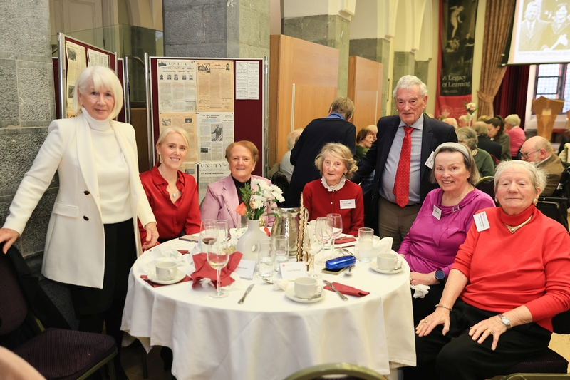 UniAlumni-2007800.jpg (0.4 MB)