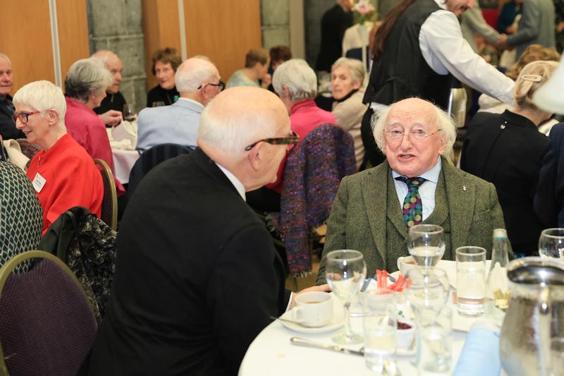 UniAlumni-2013800.jpg (0.3 MB)