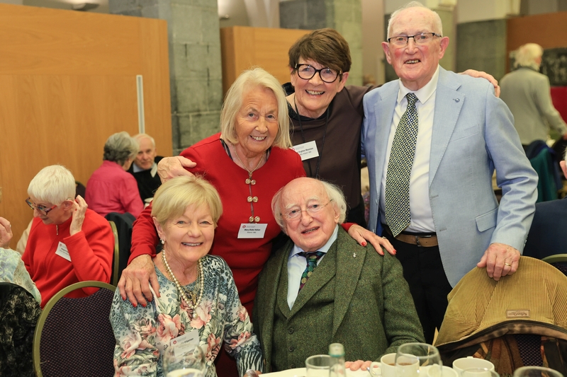 UniAlumni-2096800.jpg (0.4 MB)