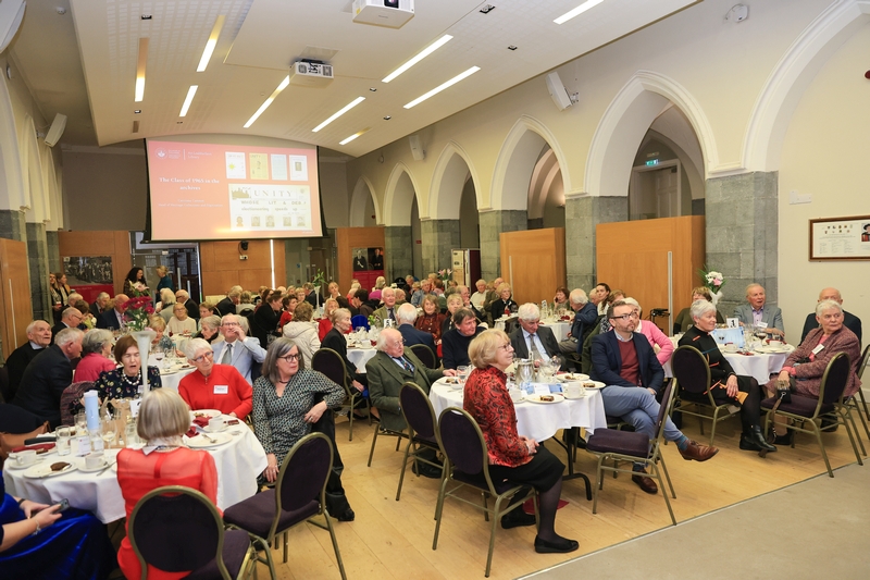 UniAlumni-2142800.jpg (0.4 MB)