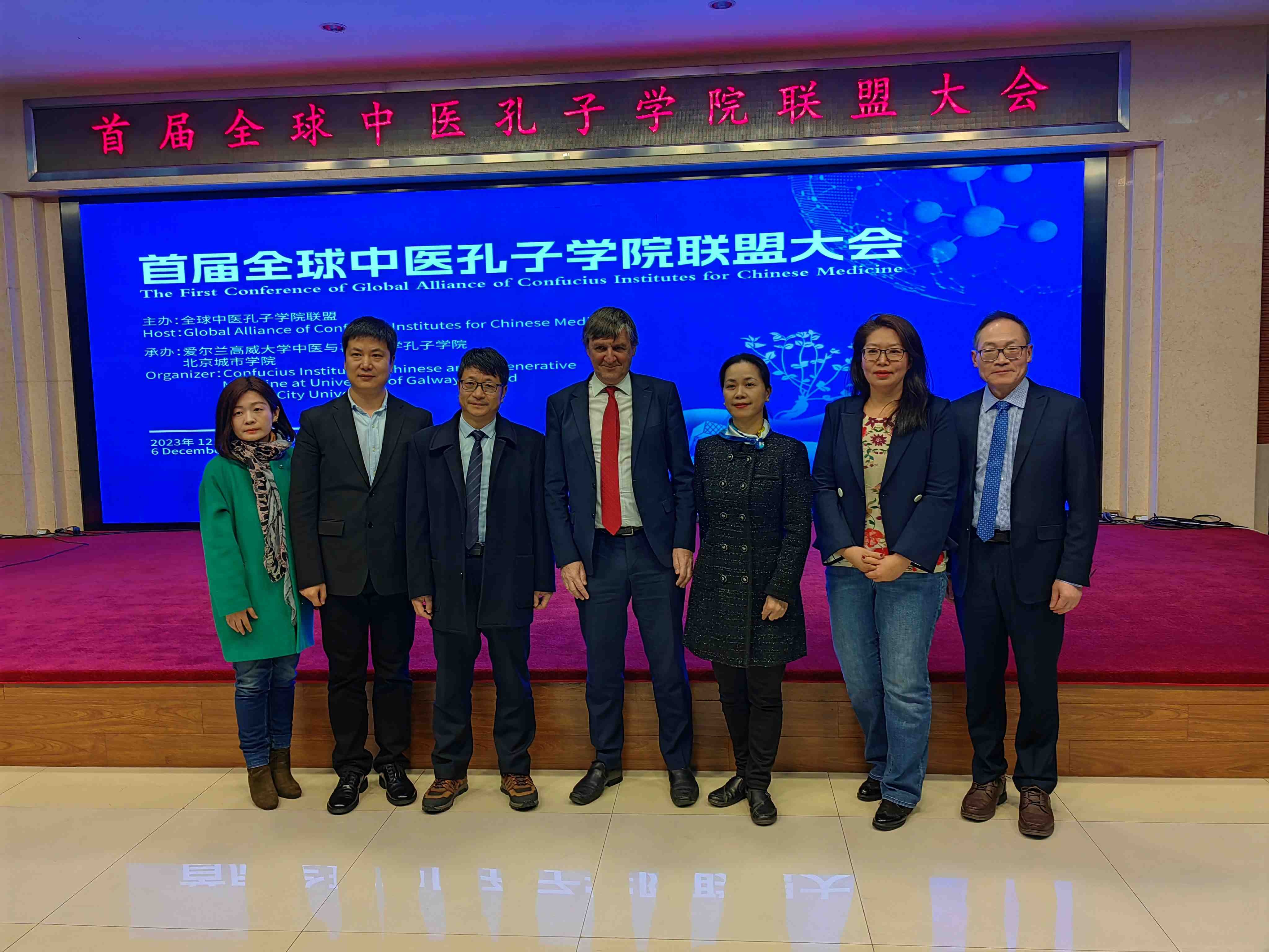 Members of the Nanjing University and the Confucius Institute of Chinese and Regenerative Medicine