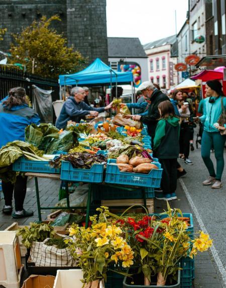 Galway City Market, Lombard St. Photo by Bree Anne on Unsplash. Students have a range of food options throughout the city for a variety of budgets.