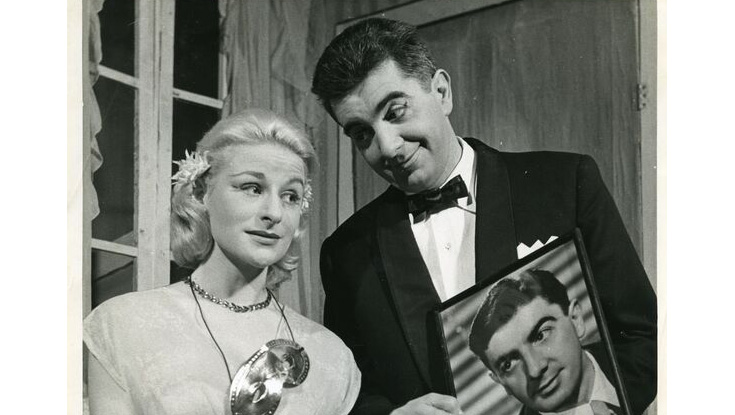 Actor Milo O’Shea pictured with Genevieve Lyons in the play ‘The Man Who Came To Dinner’, directed b